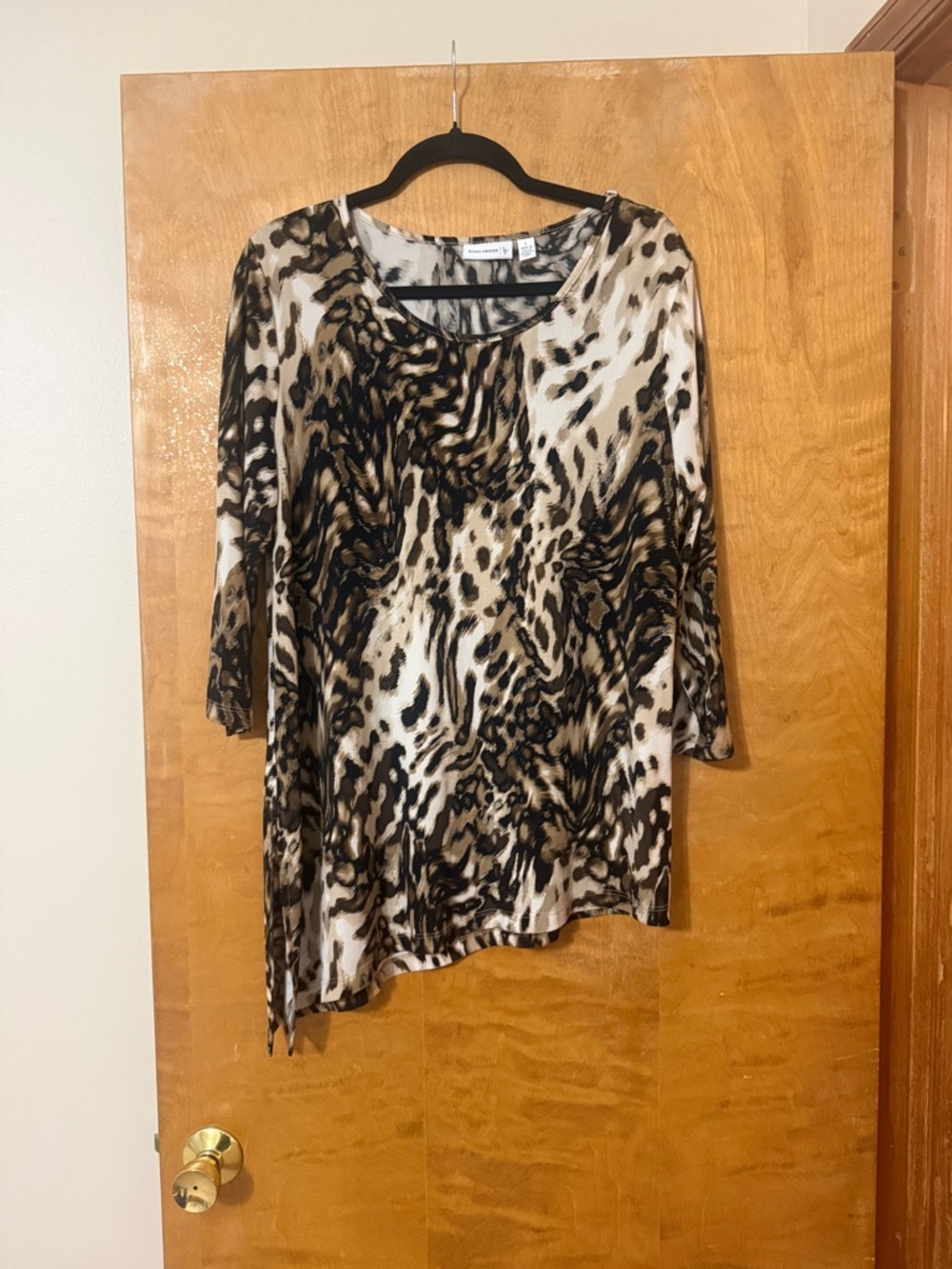 Susan Graver Women's  Size Large Animal Print Blouse Asymmetrical Hem Tunic, EUC
